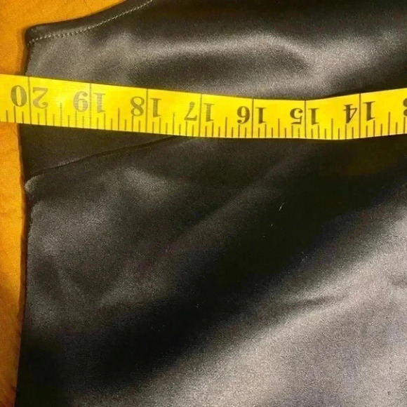 St.John Caviar Collection Liquid Satin Top - Picture 6 of 8